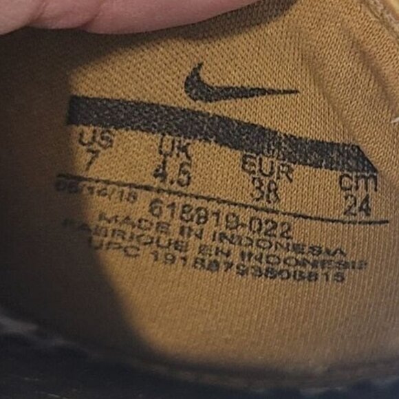 Nike Black & Gold Slide Sandals 7 - Picture 5 of 8